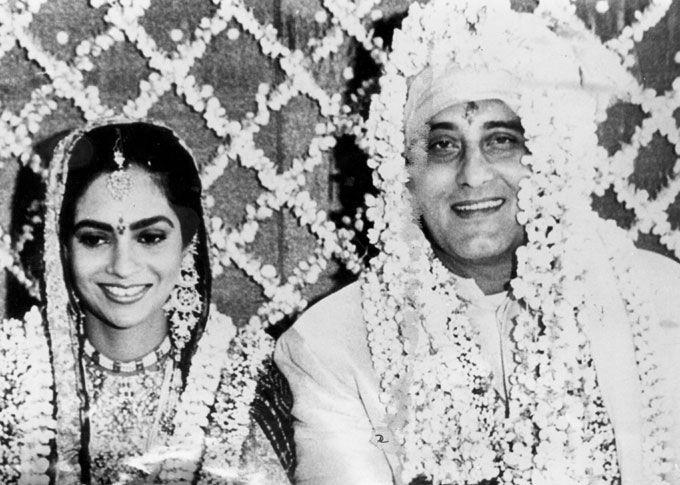 Vinod Khanna married Geetanjali in 1971 and they had two sons - (now actors) Rahul Khanna and Akshaye Khanna. The marriage ended in divorce as Khanna's decision to join Osho caused a rift. Vinod left his wife, Geetanjali, and the sons, to be with Osho Rajneesh. In 1990, he married Kavita Daftary (in the picture). From his second marriage, Khanna has a son, Sakshi, and a daughter, Shraddha.