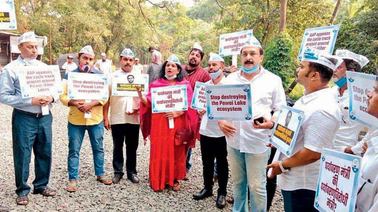 Mumbai: AAP protests against ongoing work on Powai-Vihar cycle track