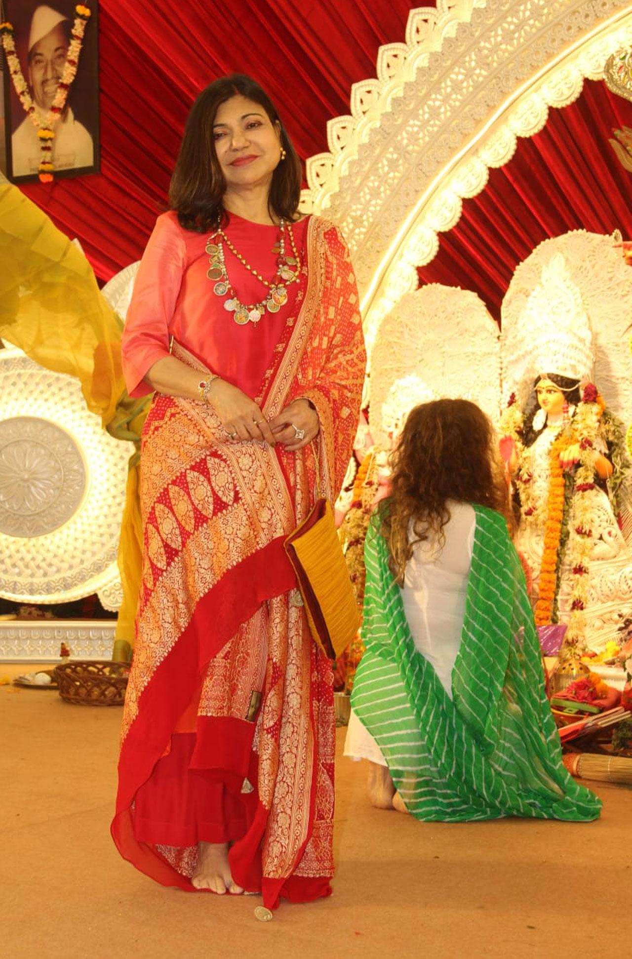 Singer Alka Yagnik looked radiant in a red kurta and palazzos as the cameras clicked her on this auspicous occasion. She has sung for films like Hum Hain Rahi Pyar Ke, Baazigar, Raja Hindustani, Soldier, Dhadkan, Refugee, Kabhi Khushi Kabhie Gham, and more recently Tamasha. 