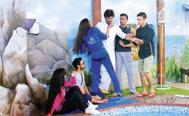 Kushal Tandon's exit and re-entry: The 28-year-old telly actor Kushal Tandon was ousted mid-week from the Bigg Boss house in the seventh season due to his aggressive nature and misconduct towards co-contestant VJ Andy. However, he re-entered the show November 21. Apparently, he got furious over Andy when he made personal comments about his ladylove Gauahar Khan. Standing up for her friend, Gauahar too decided to pack her bags and leave the house even with all the other contestants trying their best to convince her to stay.