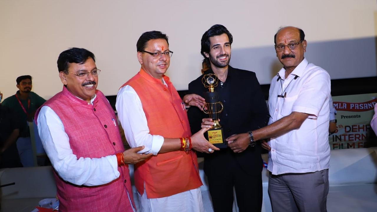 Aditya Seal receives the 'Most Promising Actor' award