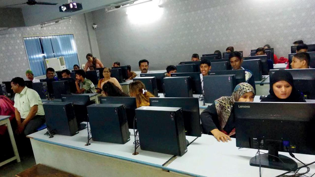 Night school students in the computer lab at Vidyanidhi, Juhu