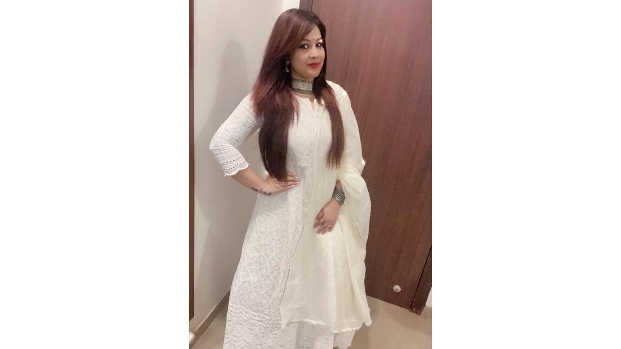 Anu Mitra is All Set For Her Bollywood Debut with “Do Ajnabee”