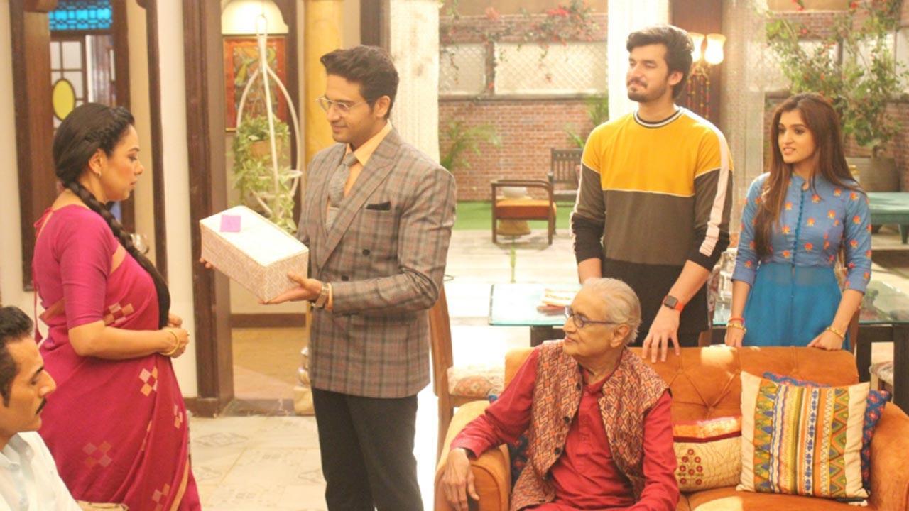 'Anupamaa': Will Anupamaa sign the partnership with Anuj Kapadia? 