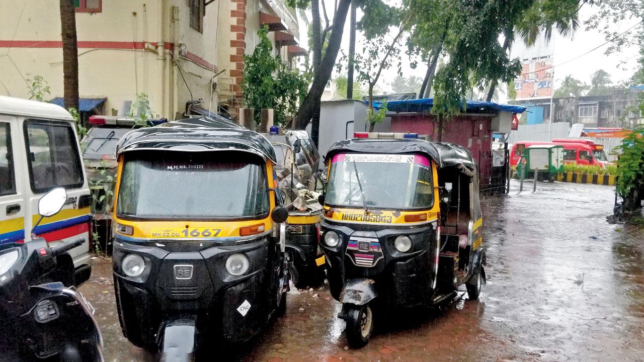 Autos brought from Dhule. The police suspect more such gangs are selling autos to the district