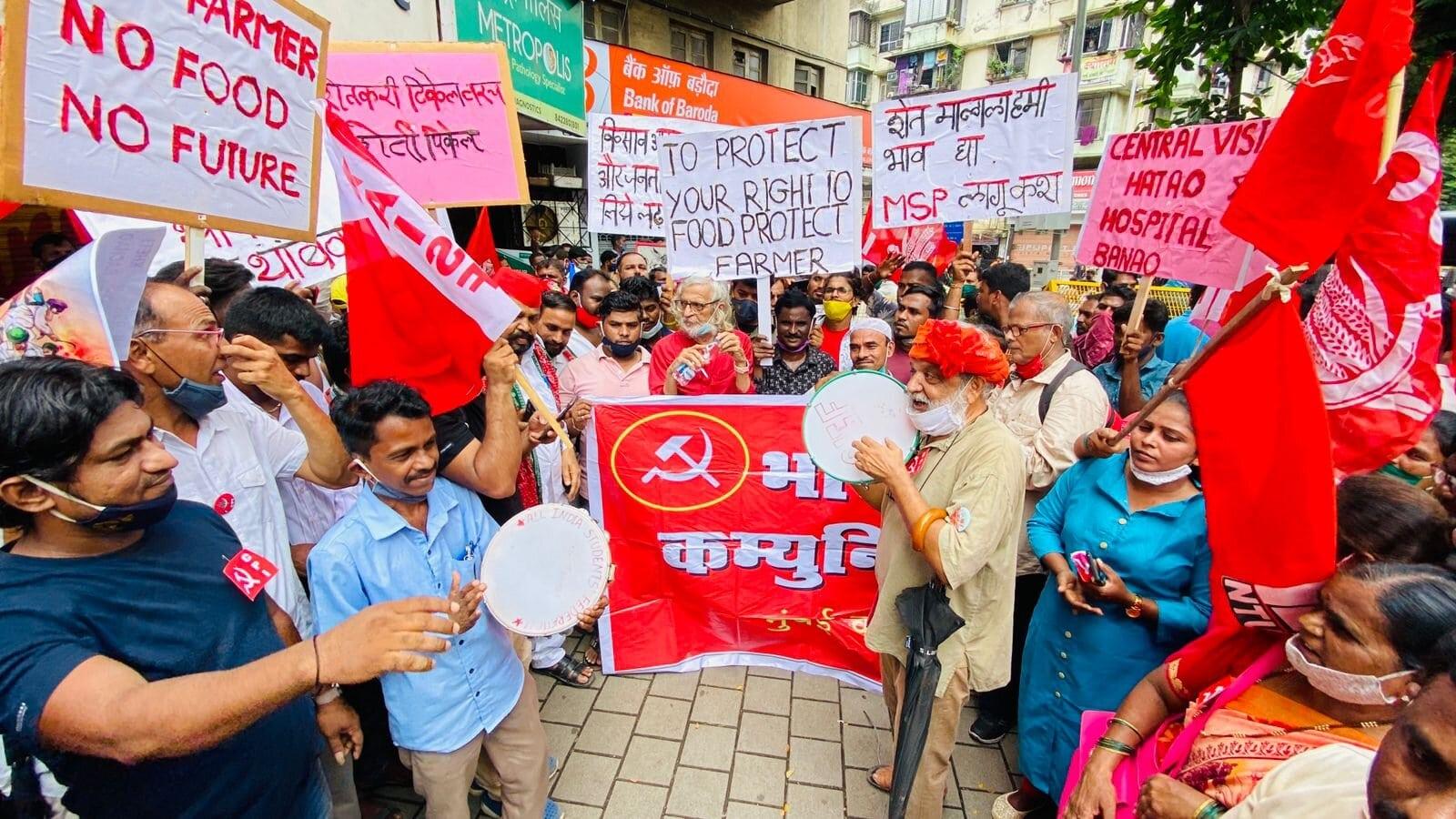 Farmer groups have alleged that these laws will end the ''mandi'' and the MSP (minimum support price) procurement systems and leave cultivators at the mercy of big corporates. The government, however, has rejected these apprehensions as misplaced and asserted that these steps will help increase farmers'' income. Pic/Shadab Khan
 