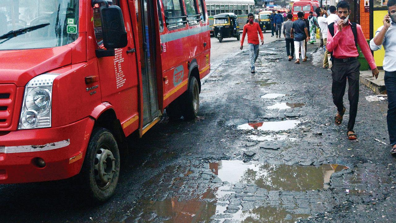 Fill potholes within 24 hours of complaint, BMC chief tells ward officials