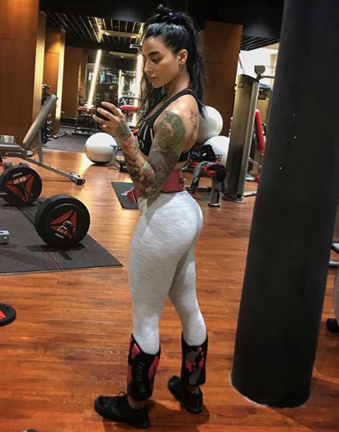 Bani J Anna Victoria These Instagram Babes Set Fitness Goals