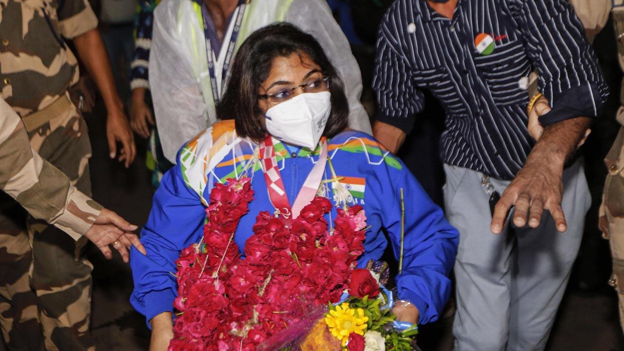 Tokyo Paralympics silver medalist Bhavina Patel receives grand welcome at Ahmedabad airport