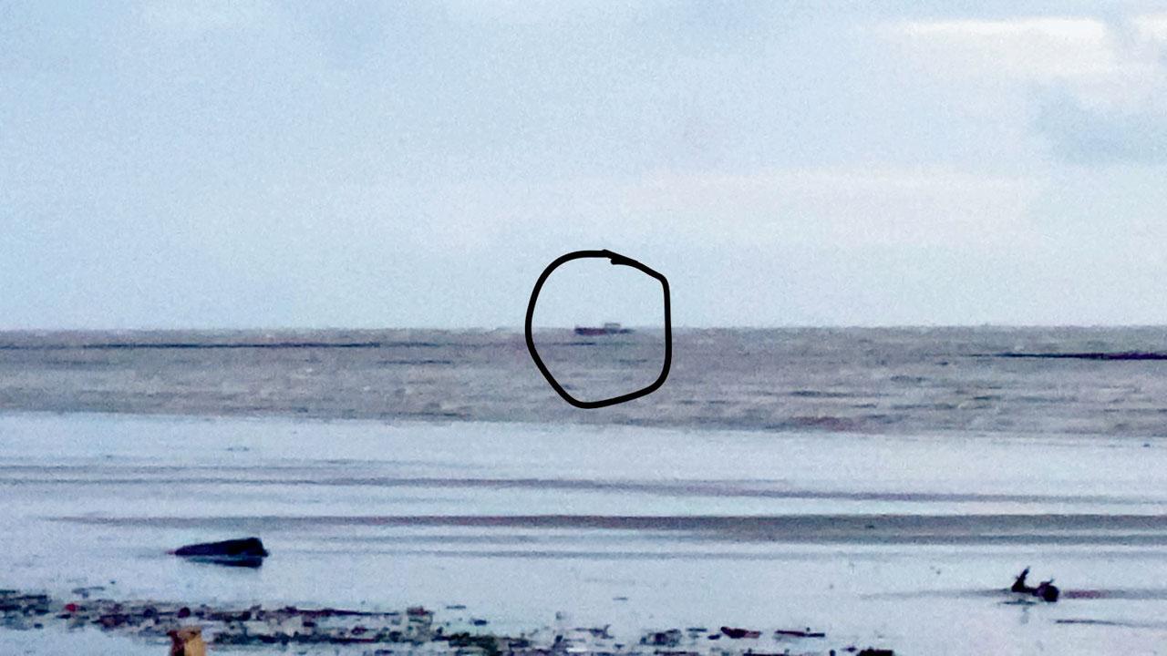 Suspicious boat triggers panic near Bhuigaon beach in Vasai