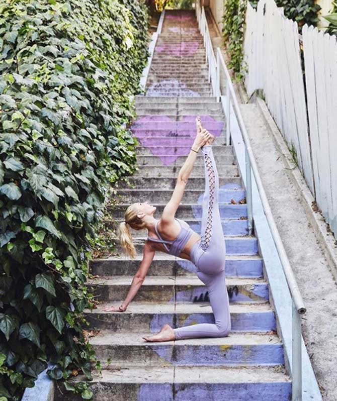 Caitlin Turner: Caitlin Turner practices yoga while travelling around the world. Not only is her Instagram both beautiful and inspiring, but it will also step up your wanderlust. Images/Instagram @gypsetgoddess