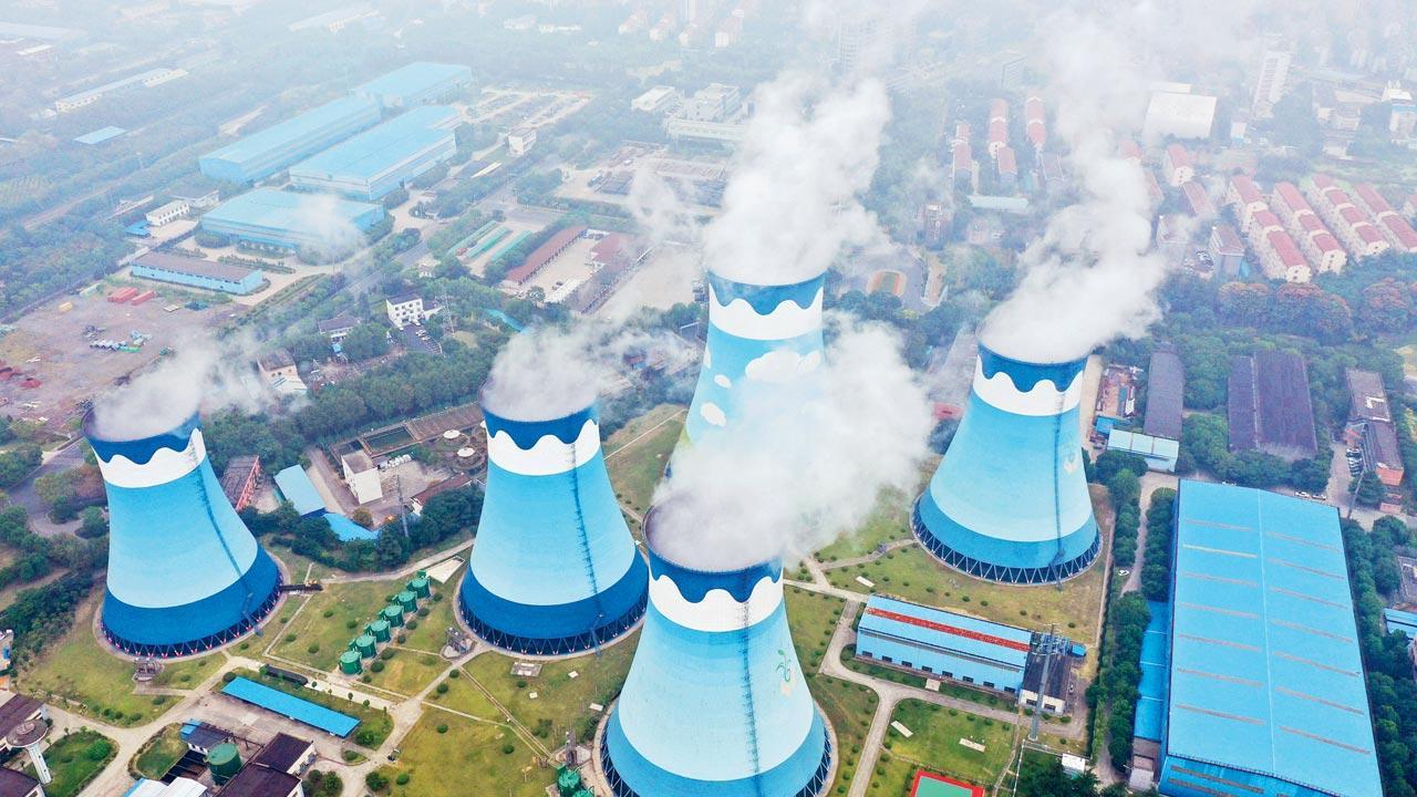Chinese use flashlights, generators amid power cuts