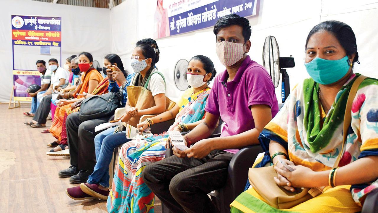 How many residents of Mumbai have been vaccinated?