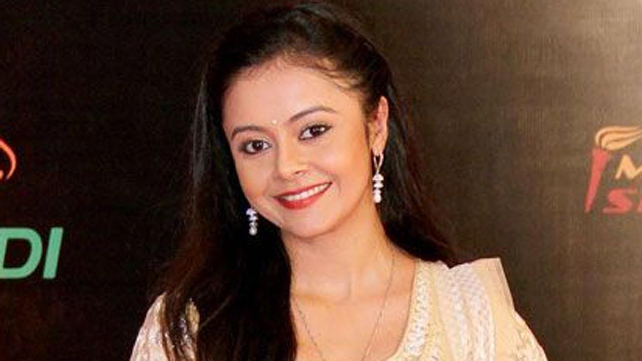 Devoleena Bhattacharjee prepares for her first Ganesh Chaturthi with friends post Covid