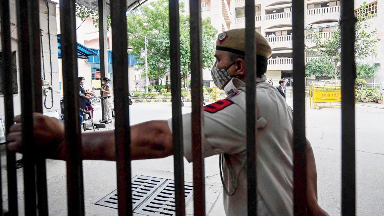 Delhi: Gangster shot dead in Rohini court by killers dressed as lawyers