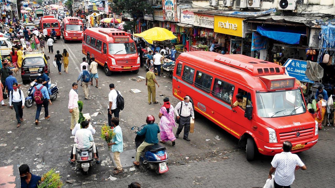 Hawkers cleared, BEST bus operations resume on curtailed route