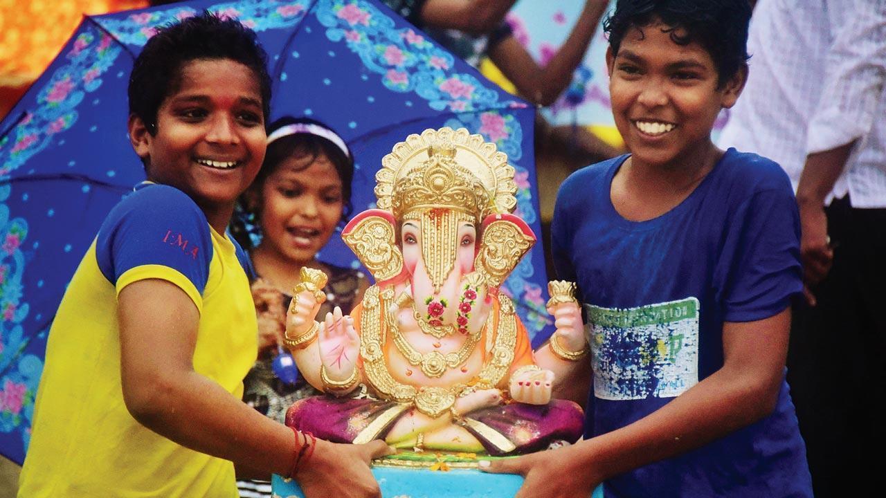 PM Modi, Vice President Venkaiah Naidu greet people on Ganesh Chaturthi