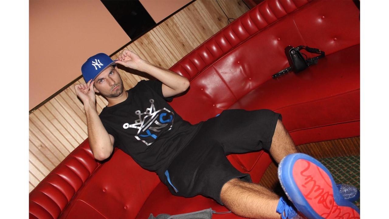 Joshua Heatherington, aka JoshfromYNC, signs a contract with Celebrity boxing to perform live in Atlantic City