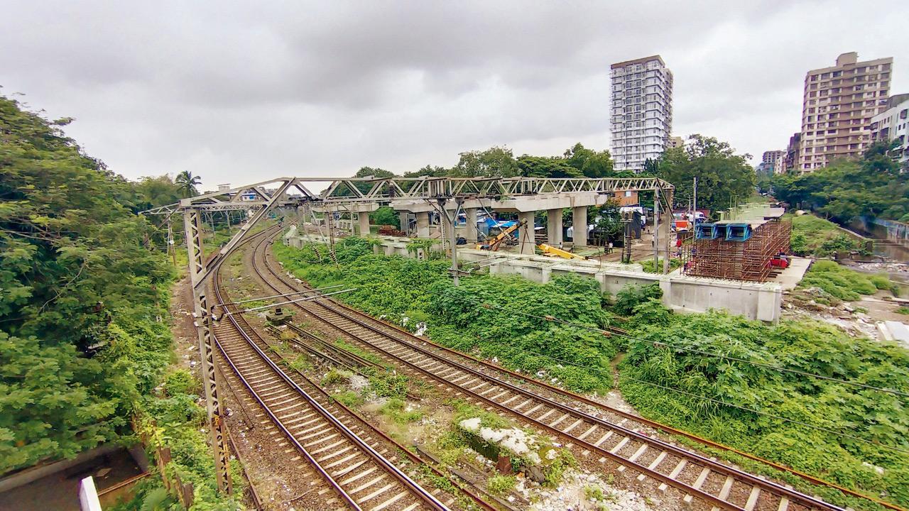 Mumbai: Work on elevated Kurla station gathers speed