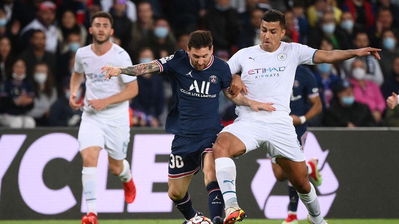 Champions League: Lionel Messi scores as Paris St Germain defeat Manchester City 2-0