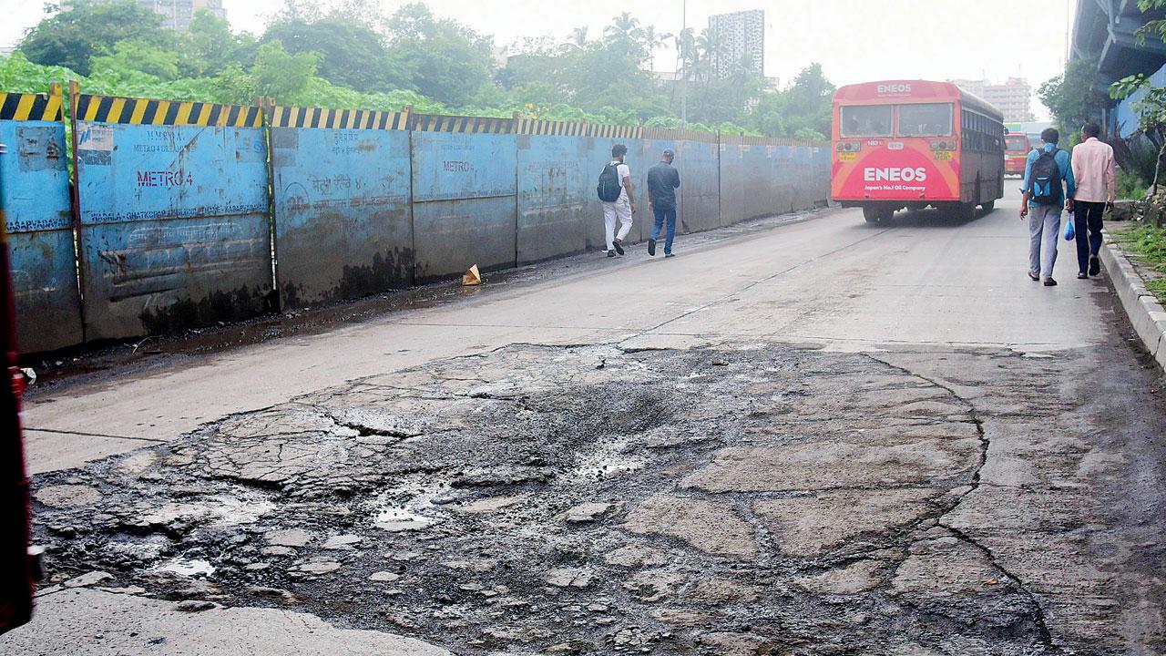 A broken patch covers almost the entire width of a road in Kurla. Pic/Shadab Khan