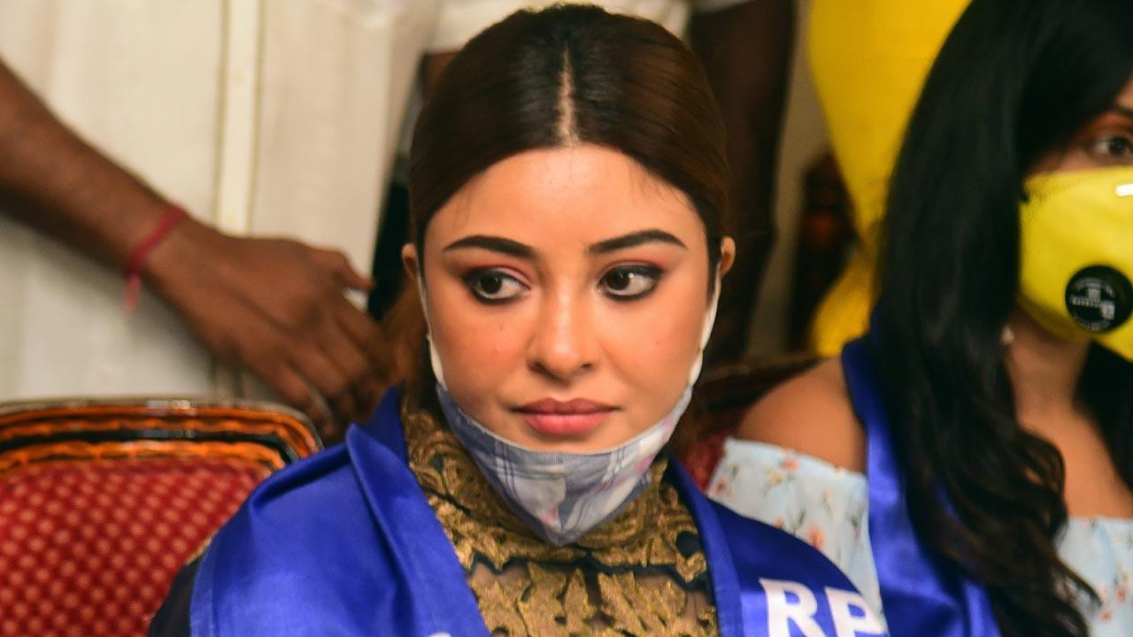 Payal Ghosh injured after suspected 'acid attack'
