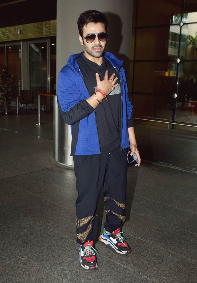 'Naagin 3' actor Pearl V Puri was snapped by the paps at Mumbai airport. The actor was recently seen in the TV show 'Brahmarakshas 2 - Jaag Utha Shaitaan'.