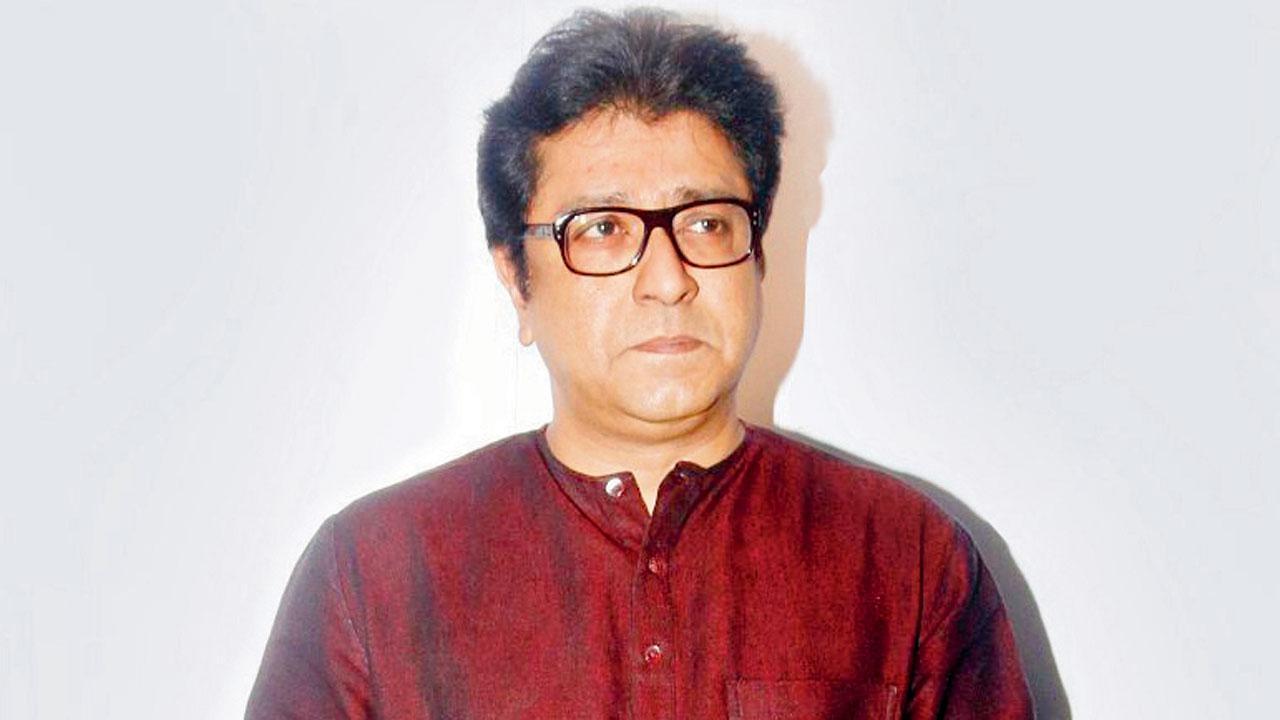 Raj Thackeray meets injured Thane civic official, says MNS will take on illegal hawkers