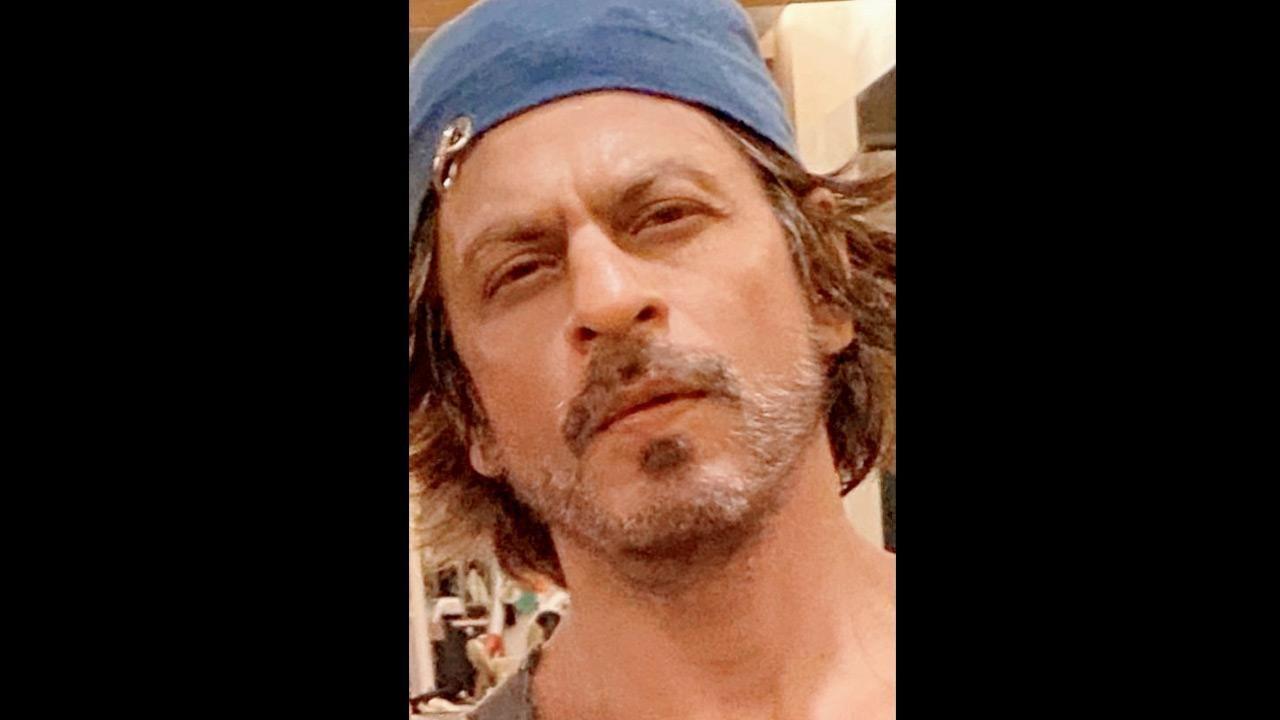 Throwback: When Shah Rukh Khan arrived at Juhi Chawla's party at 2:30 am! 