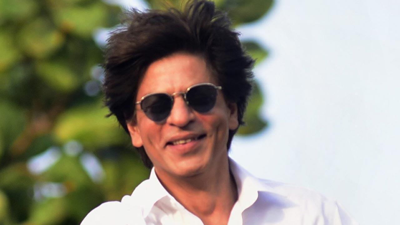 Shah Rukh Khan bids adieu to Lord Ganesha