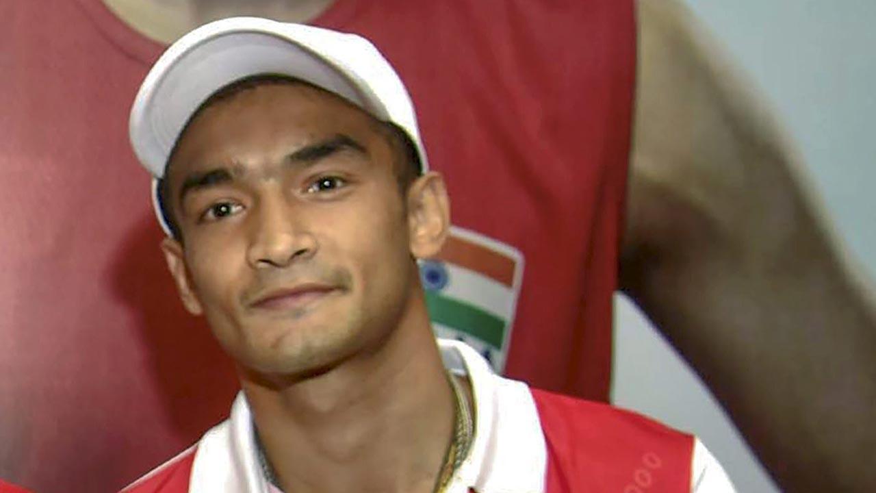 Shiva Thapa storms into semis at Elite Men's National Boxing