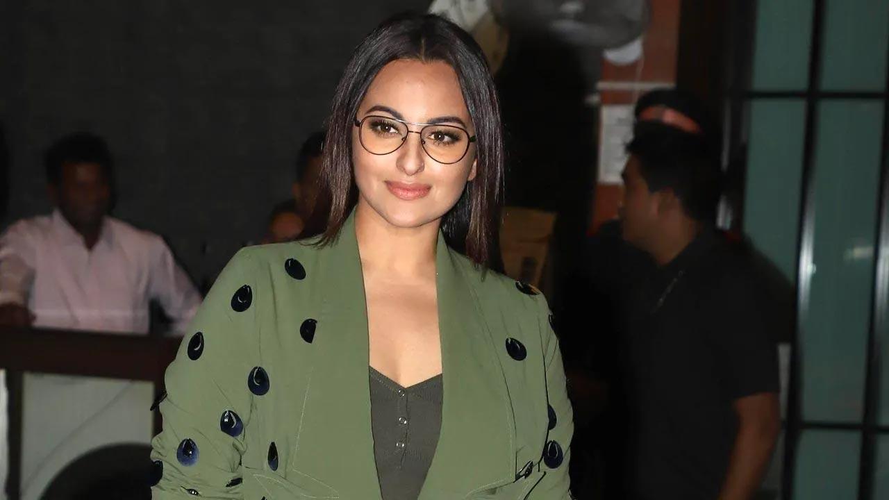 Sonakshi Sinha collaborates with BMC for Mahim Beach makeover