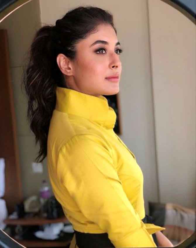 Kritika Kamra: Kritika started her career with the show Kitni Mohabbat Hai and became an instant favourite of the audience. Her acting skills garnered her a large number of fans across all quarters. Her debut movie, Mitron, saw her playing the role of a small town girl. Kritika made her debut opposite Jackky Bhagnani in the film.