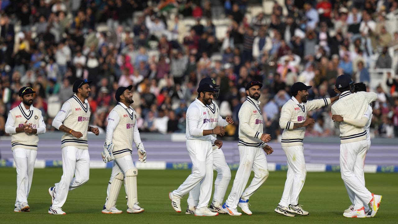 Members of the Indian cricket team line up to congratulate India`s Mohammed Siraj, at right after he took the wicket of England`s Jos Buttler during the fifth day of the 2nd cricket test between England and India. Pic/AP/PTI