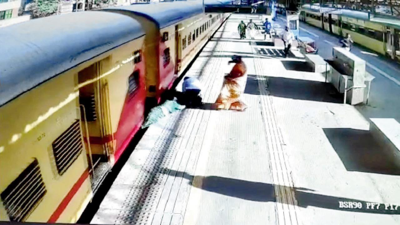 Vasai: GRP staff save senior fallen in gap between train and platform