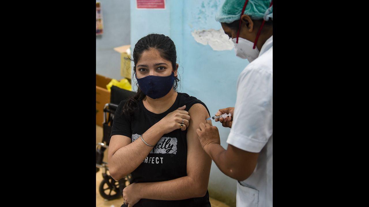 According to the civic body, even if another 60 lakh doses were supplied within the next three months, it would take another four months to fully vaccinate the population, as 10 lakh people are still waiting for their first dose. Pic/PTI