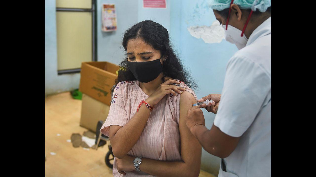 As per the last census, about 90 lakh people in the city are above 18 years. Till September 28, 80.09 lakh people received their first dose whereas 40.16 lakh received the second dose. Pic/PTI