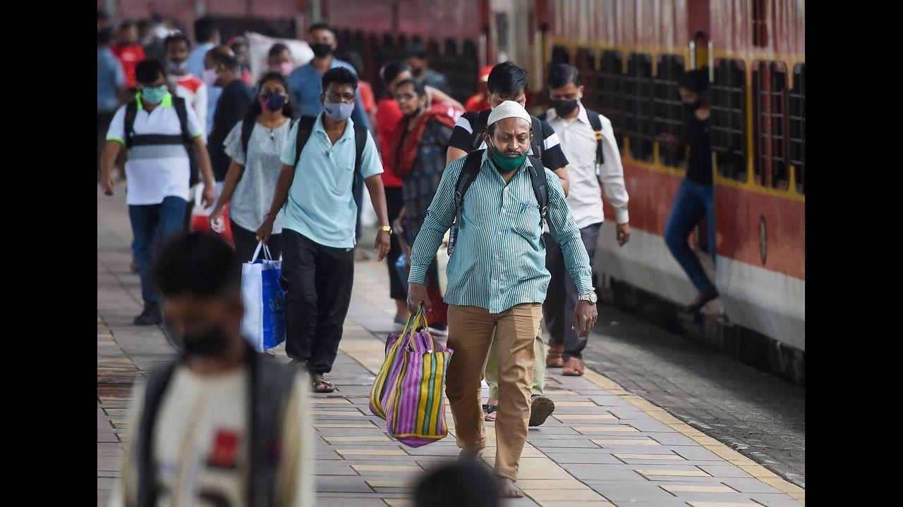 The Brihanmumbai Municipal Corporation (BMC) said that it will take another four months to fully inoculate the city’s adult population. Pic/PTI