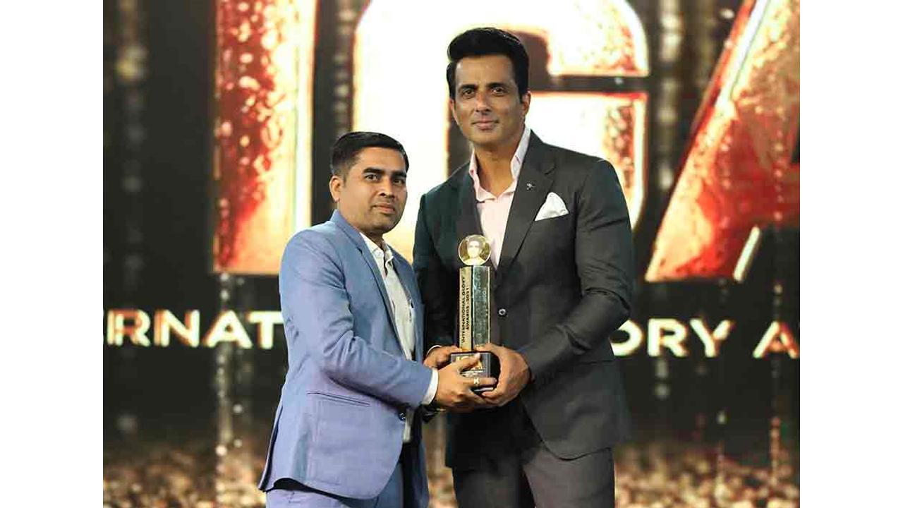 Yogesh Joshi Wins Award For Excellence At International Glory Awards For Organic Sector