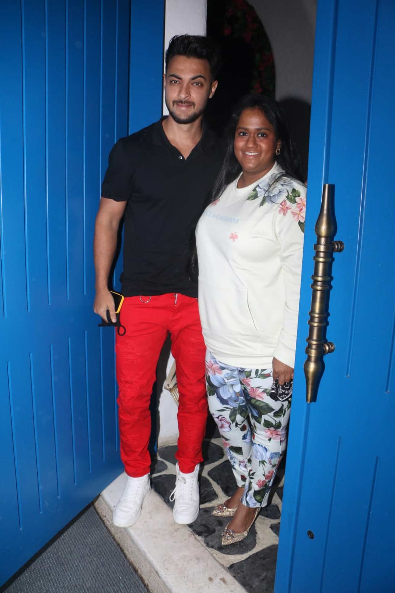 Aayush Sharma and Arpita Khan posed together for the shutterbugs as they they stepped out for a dinner outing at a restaurant in Bandra, Mumbai.