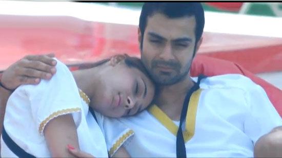 Ashmit Patel and Sara Khan: Ashmit was also linked to Sara during season 4. In fact, Sara even confessed her love for Ashmit. The latter, on the other hand, kissed her in front of everyone during a task. Their romance was short-lived though as Sara went on to controversially marry beau Ali Merchant in the show itself.