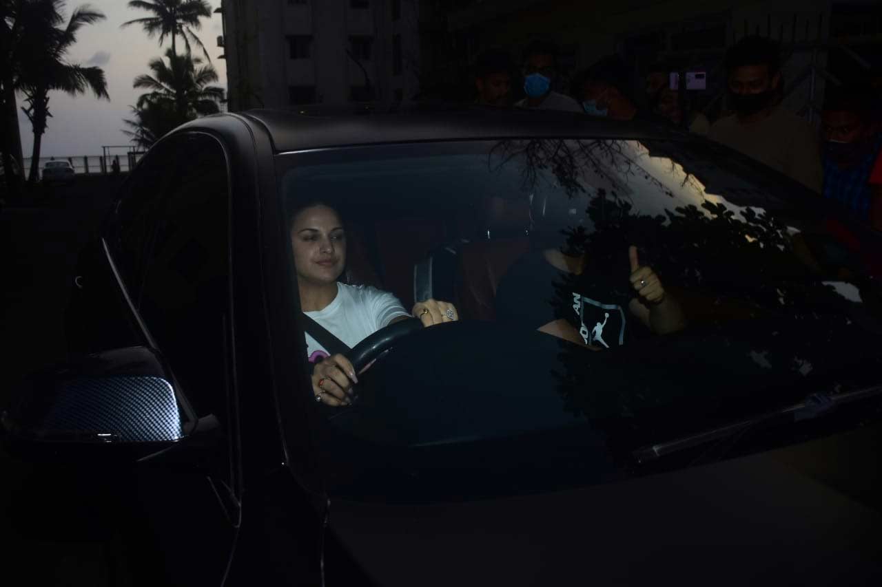 Asim Riaz and Himanshi Khurana were snapped together after their mini-vacation on a cruise. The duo, that made headlines after their stint in the reality show Bigg Boss 13, has been together ever since the game show ended. Asim and Himanshi have been painting the town red with their social media PDA for a long time now!