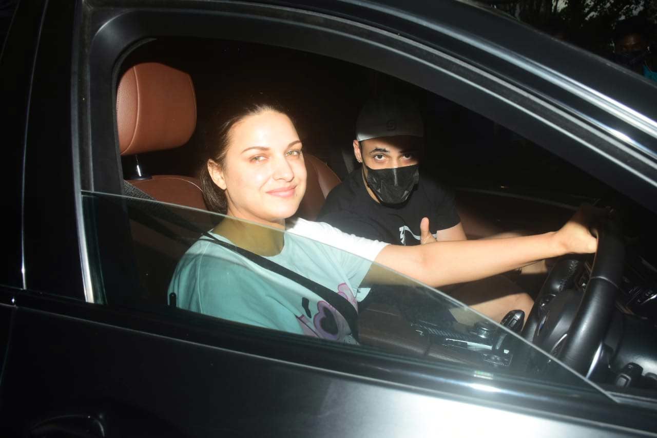 Driving their way into the city, Himanshi Khurana was seen behind the wheels as Asim was seen waving at the paparazzi when clicked in Andheri, Mumbai.