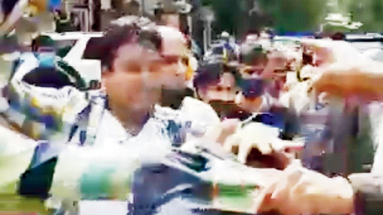 Mumbai: Clean-up marshal seen being assaulted in viral video