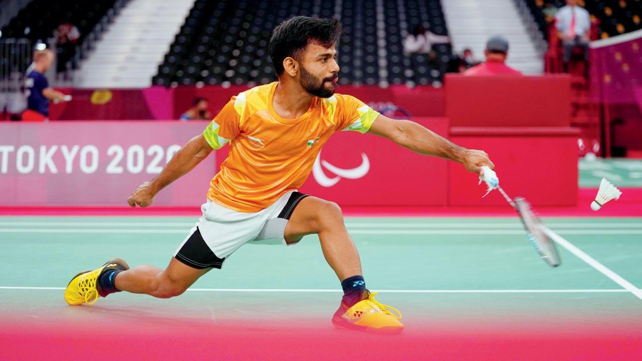 Happy Teachers' Day! Tokyo Paralympians Krishna Nagar, Suhas Yathiraj gift medals to coach