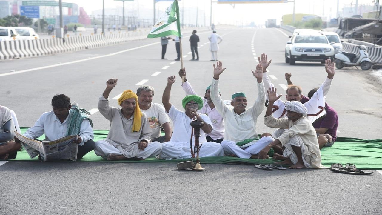 Bharat Bandh: Hundreds of farmers block highways in Punjab, Haryana