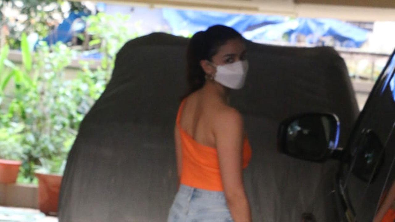 Alia Bhatt clicked practising yoga, says ‘It’s a beautiful day to go after your dreams’