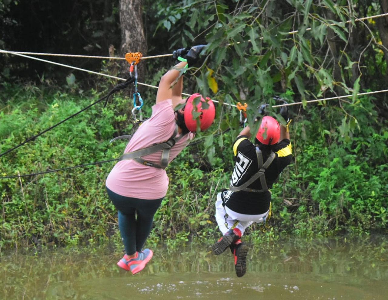 Both Devoleena and Arti divided themselves among two teams and became the captain of each. There were certain tasks that they needed to perform to survive in the jungle.