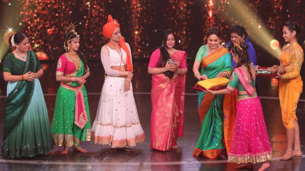 Yami Gautam, Madhuri Dixit celebrate 'Ganesh Chaturthi' on the sets of 'Dance Deewane'