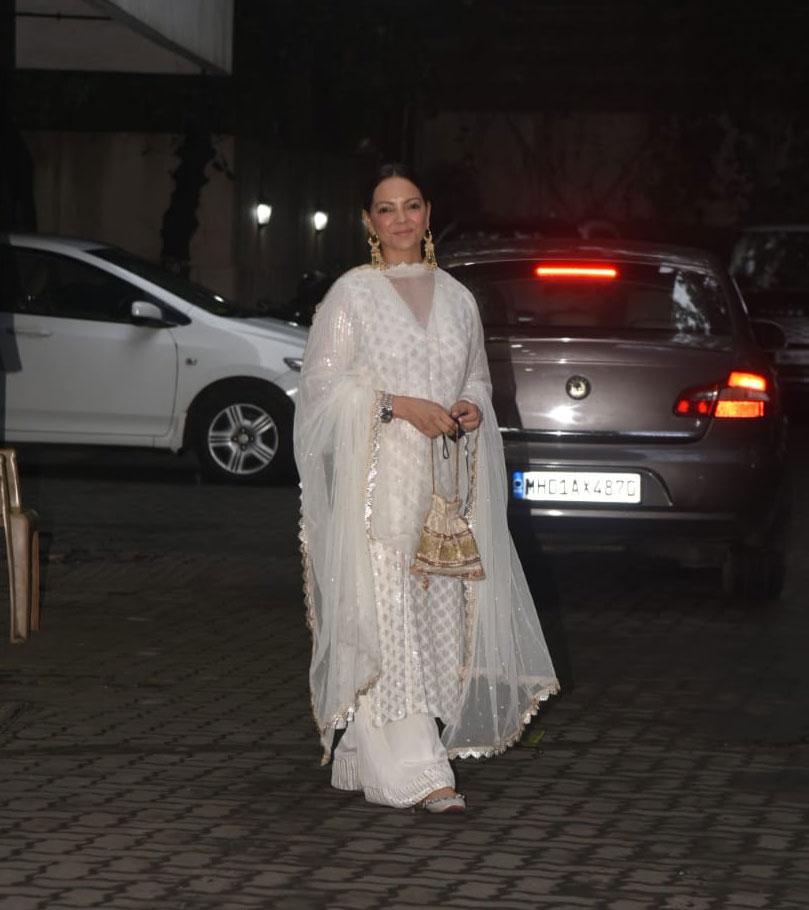 Wellness coach and author Deanne Pandey was also snapped at Sharma's house for the Ganesh Visarjan. 
